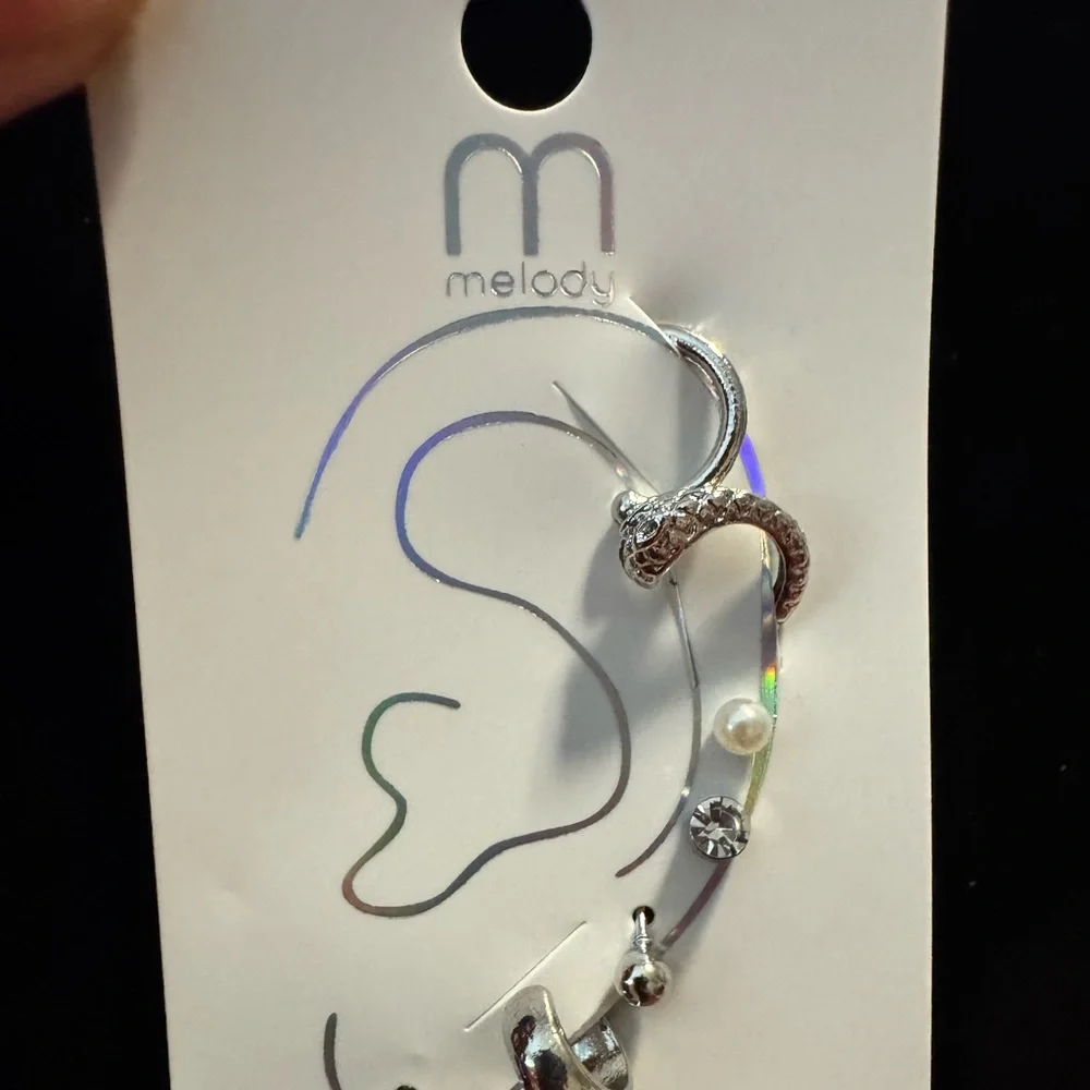 Silver Ear Cuff with Pearl and Chain - Picture 2 of 3